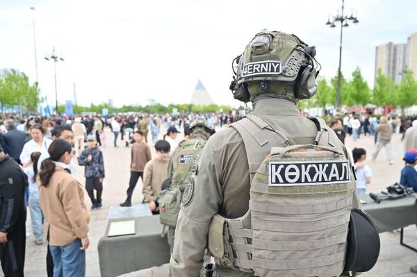 Праздничное мероприятие в честь Дня защитника Отечества в Астане - Sputnik Казахстан