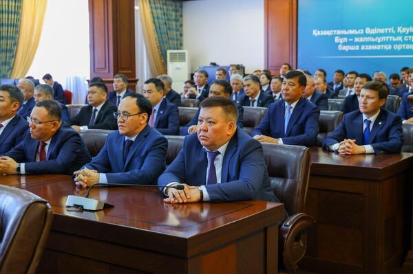 Премьер Казахстана Олжас Бектенов представил активу Кызылординской области нового акима - Sputnik Казахстан