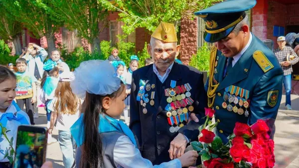 Астанада жалғыз соғыс ардагері Рзағұл Байкешевке құрмет көрсетілді  - Sputnik Қазақстан