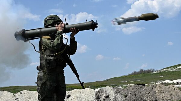 Отработка боевого слаживания военнослужащими 25-й армии группировки войск Запад в зоне СВО - Sputnik Казахстан