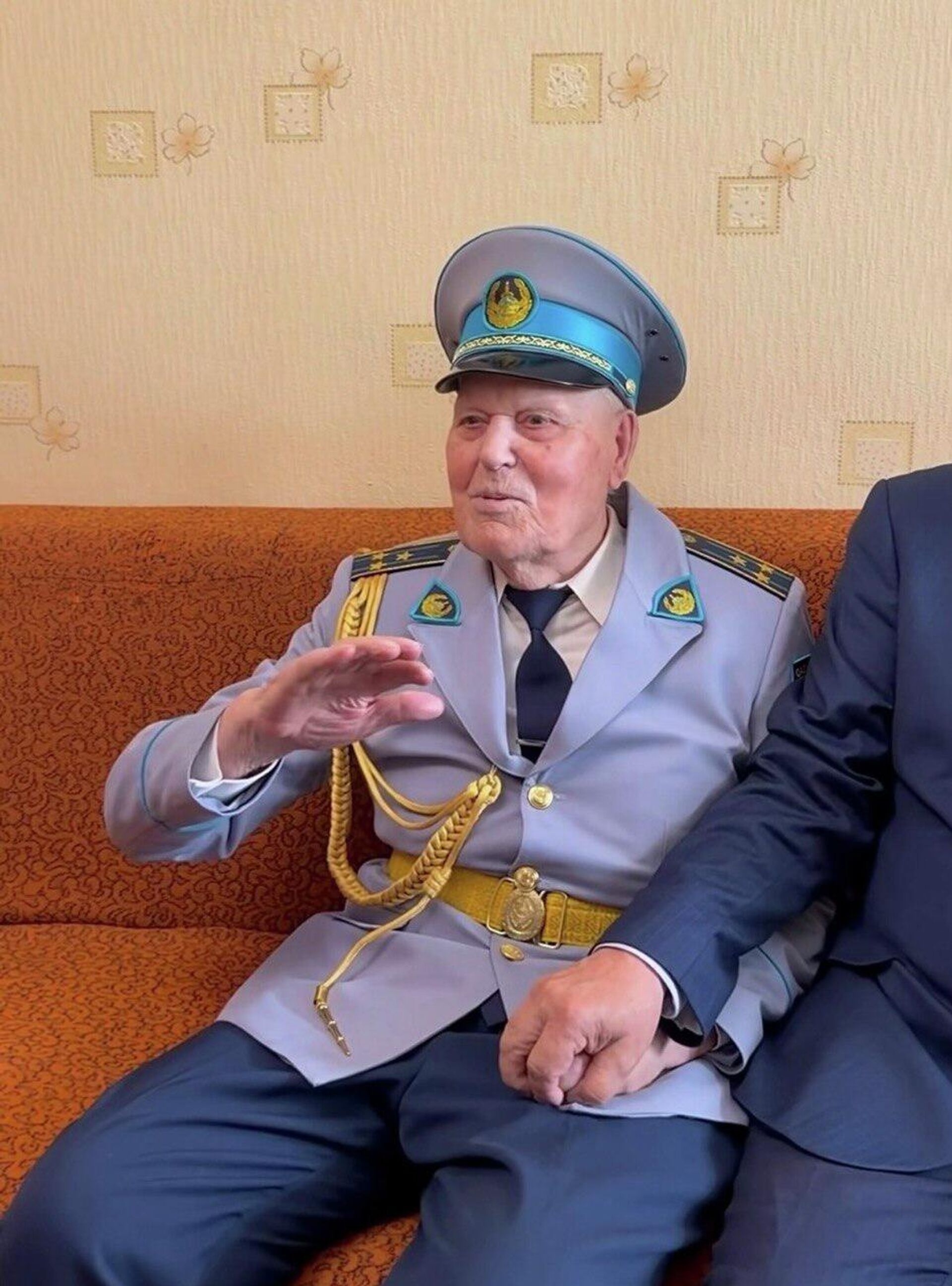  В Таразе ветерану ВОВ Ивану Макееву присвоено звание полковника полиции - Sputnik Казахстан, 1920, 10.05.2026