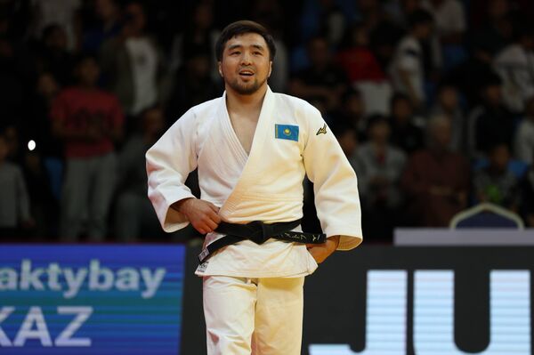 Олимпийский чемпион Елдос Сметов провел показательную схватку на Qazaqstan Barysy Grand Slam Олимпийский чемпион Елдос Сметов провел показательную схватку на Qazaqstan Barysy Grand Slam - Sputnik Казахстан