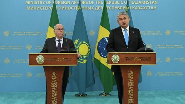 Министр иностранных дел Казахстана Ермек Кошербаев провел переговоры с коллегой из Бразилии Мауро Виейра Министр иностранных дел Казахстана Ермек Кошербаев провел переговоры с коллегой из Бразилии Мауро Виейра - Sputnik Қазақстан