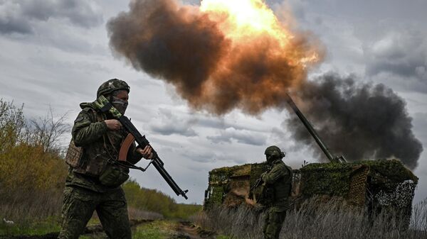 Боевая работа артиллеристов группировки войск Запад на Купянском участке фронта - Sputnik Казахстан