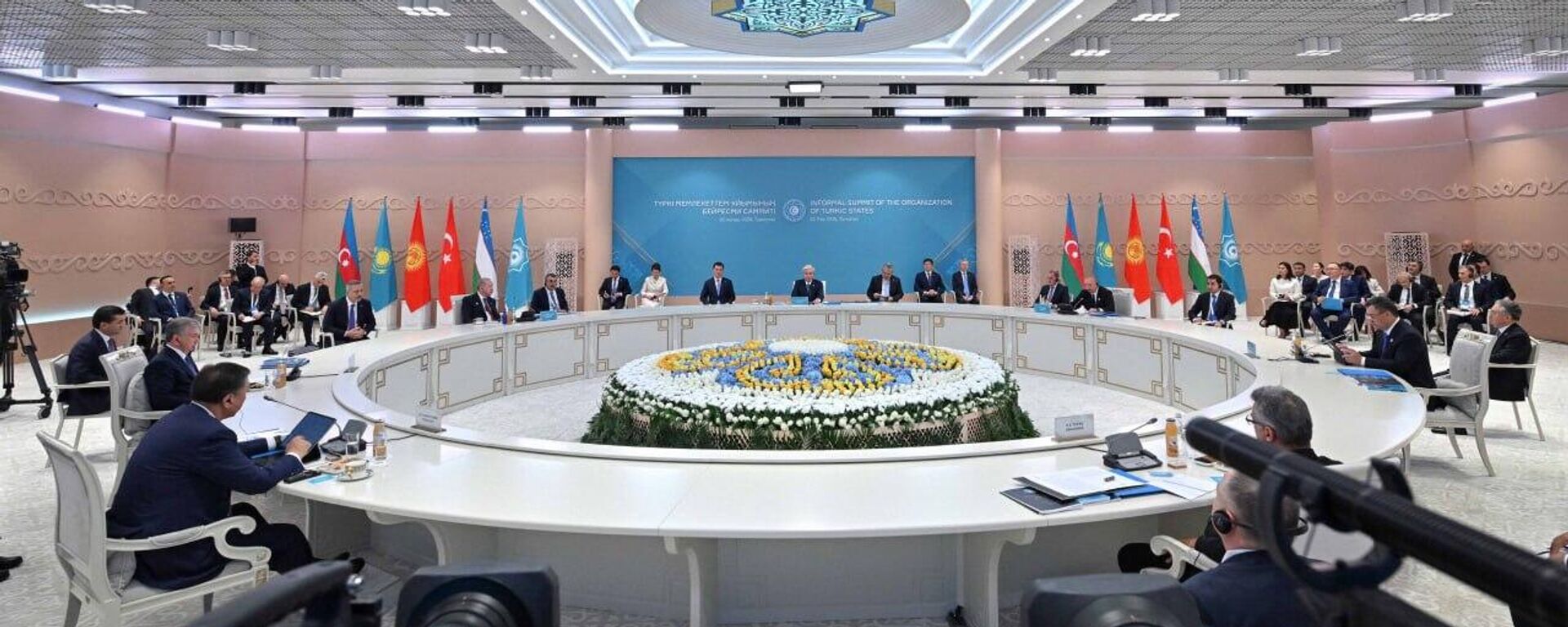 Тоқаев: Алмағайып кезеңде түркі мемлекеттерінің ауызбіршілікте болуы - өте маңызды - Sputnik Қазақстан, 1920, 15.05.2026