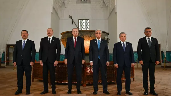Түркі мемлекеттерінің басшылары Түркістандағы Қожа Ахмет Ясауи кесенесіне зиярат етті - Sputnik Қазақстан