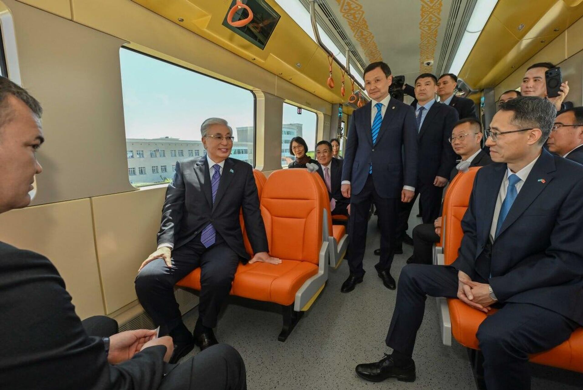 Касым-Жомарт Токаев стал первым пассажиром Astana LRT  - Sputnik Казахстан, 1920, 01.08.2026