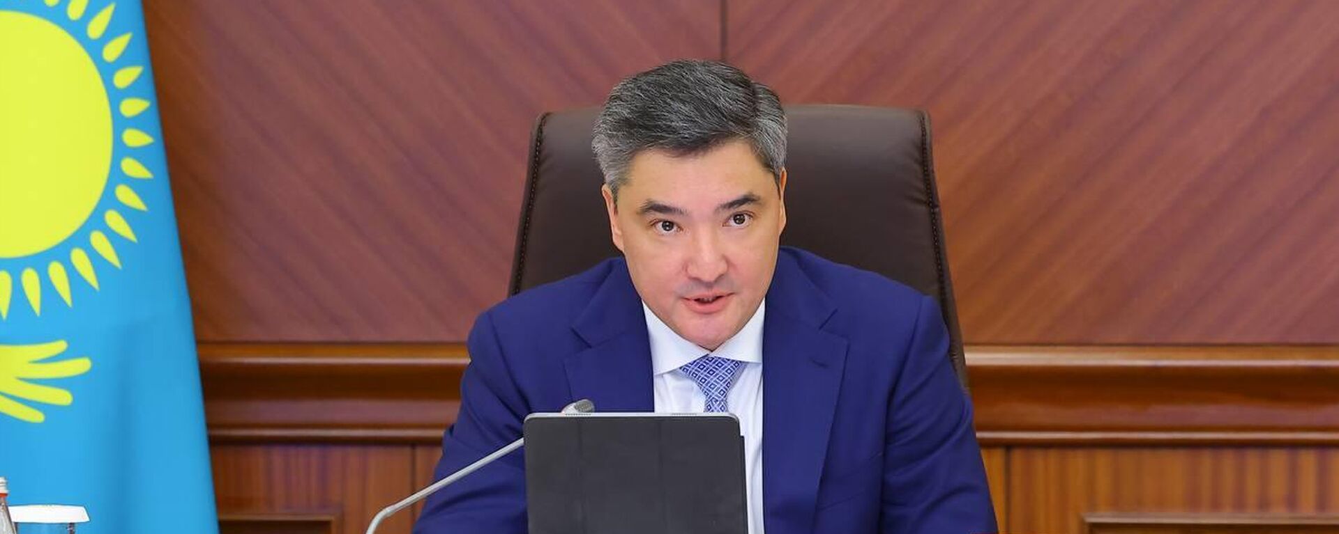 Премьер Казахстана Олжас Бектенов провел встречу с международными экспертами во главе с директором Всемирного банка по Центральной Азии  - Sputnik Казахстан, 1920, 22.05.2026
