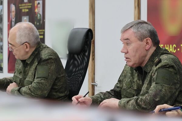 Начальник Генштаба ВС РФ Валерий Герасимов проинспектировал работу группировки Запад - Sputnik Казахстан