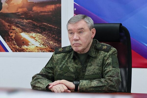 Начальник Генштаба ВС РФ Валерий Герасимов проинспектировал работу группировки Запад - Sputnik Казахстан