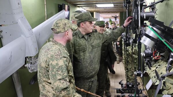 Начальник Генштаба ВС РФ Валерий Герасимов проинспектировал работу группировки Запад - Sputnik Казахстан