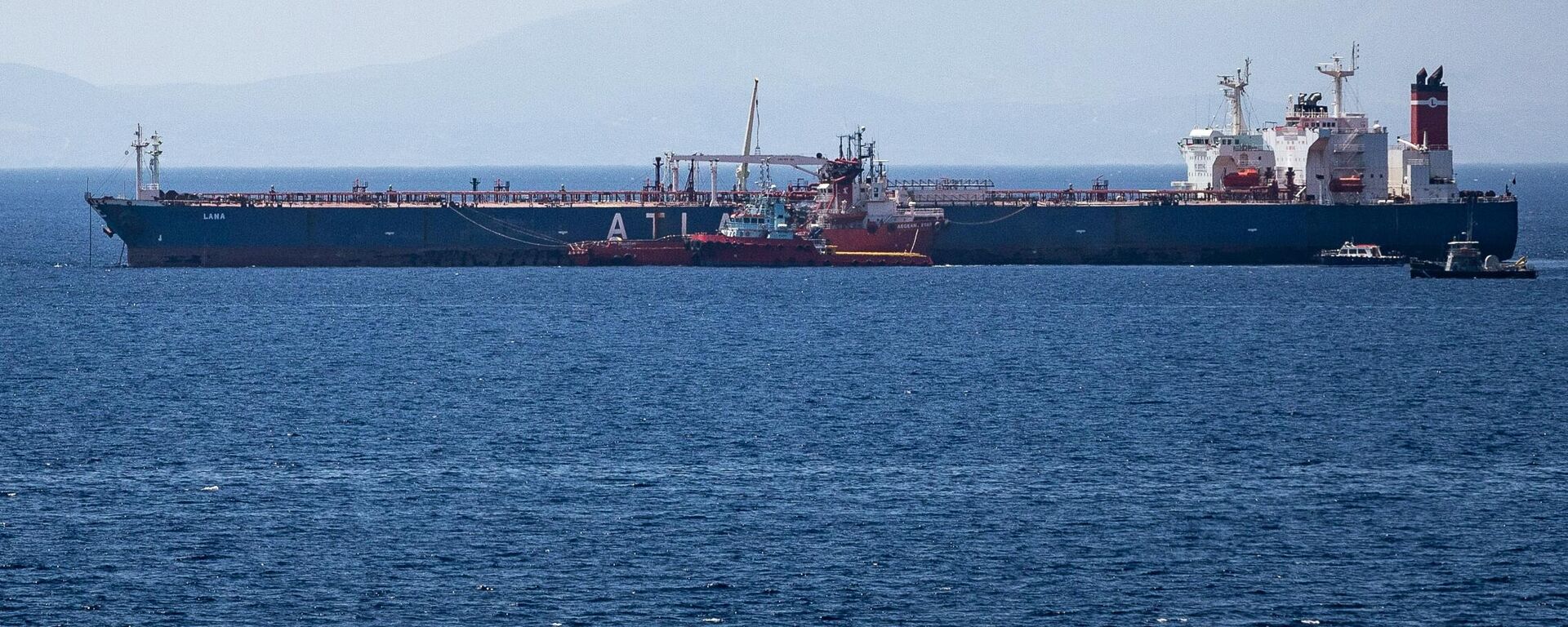 Танкер Lana, зарегистрированный под российским флагом и перевозивший нефть из Ирана - Sputnik Казахстан, 1920, 18.05.2026