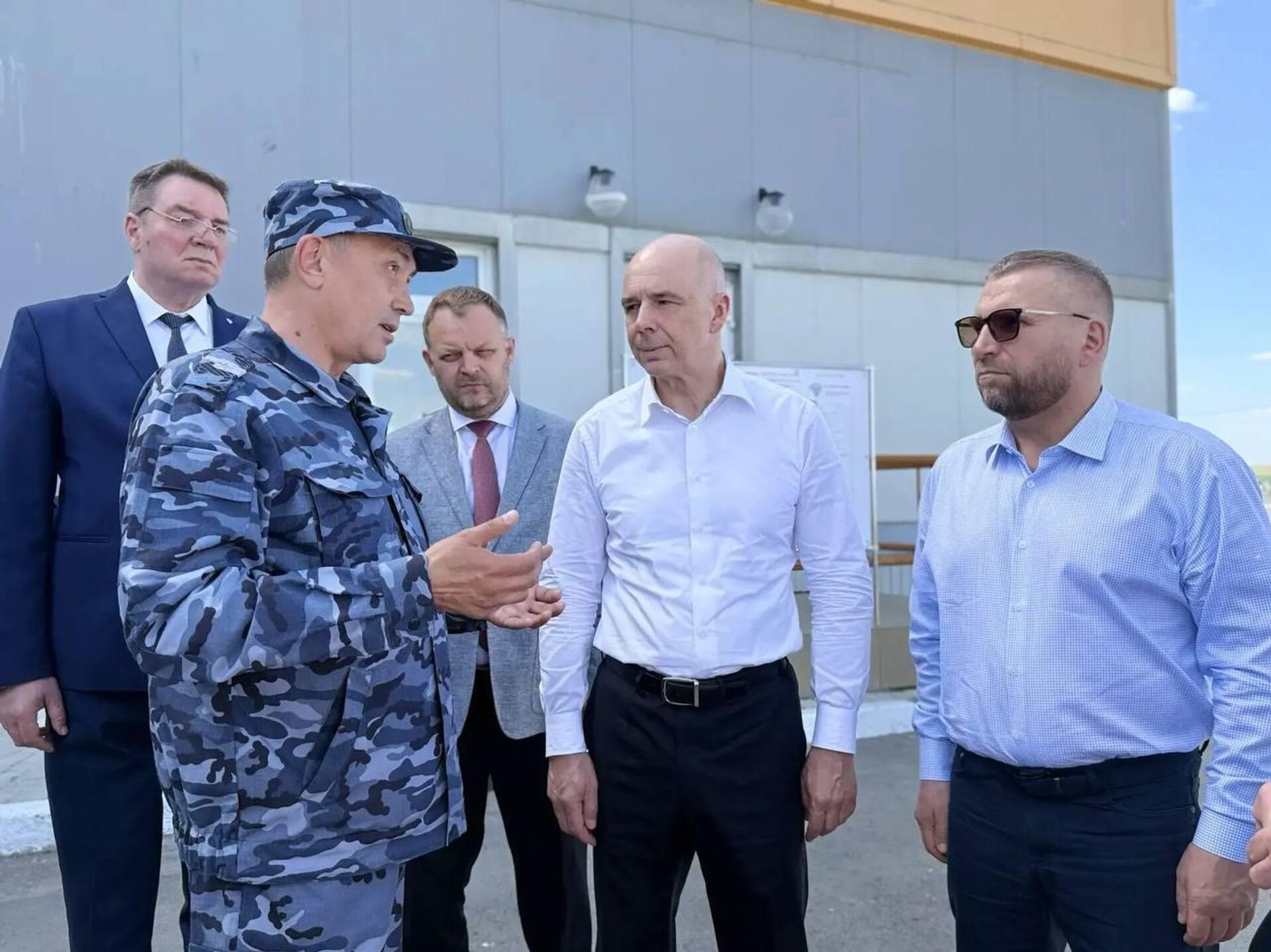 Глава Минфина РФ Антон Силуанов посетил пункт пропуска Маштаково на границе России и Казахстана Глава Минфина РФ Антон Силуанов посетил пункт пропуска Маштаково на границе России и Казахстана - Sputnik Казахстан, 1920, 19.05.2026