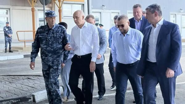 Глава Минфина РФ Антон Силуанов посетил пункт пропуска Маштаково на границе России и Казахстана - Sputnik Казахстан