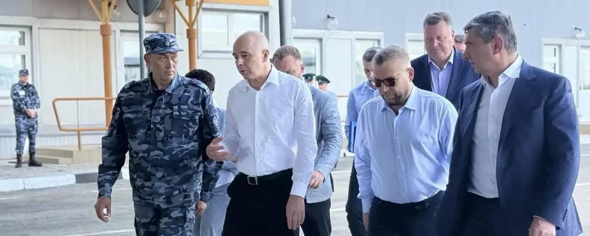 Глава Минфина РФ Антон Силуанов посетил пункт пропуска Маштаково на границе России и Казахстана Глава Минфина РФ Антон Силуанов посетил пункт пропуска Маштаково на границе России и Казахстана - Sputnik Казахстан, 1920, 19.05.2026