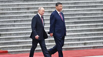 Президент РФ Владимир Путин и председатель КНР Си Цзиньпин во время встречи в Пекине