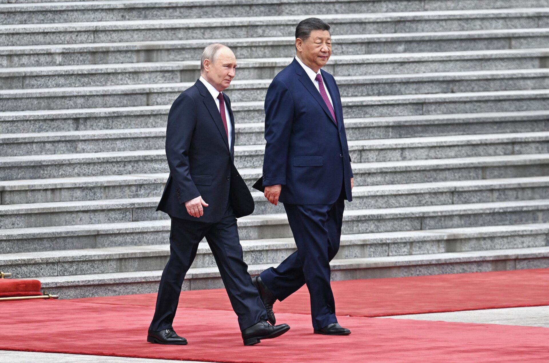 Президент РФ Владимир Путин и председатель КНР Си Цзиньпин во время встречи в Пекине - Sputnik Казахстан, 1920, 20.05.2026