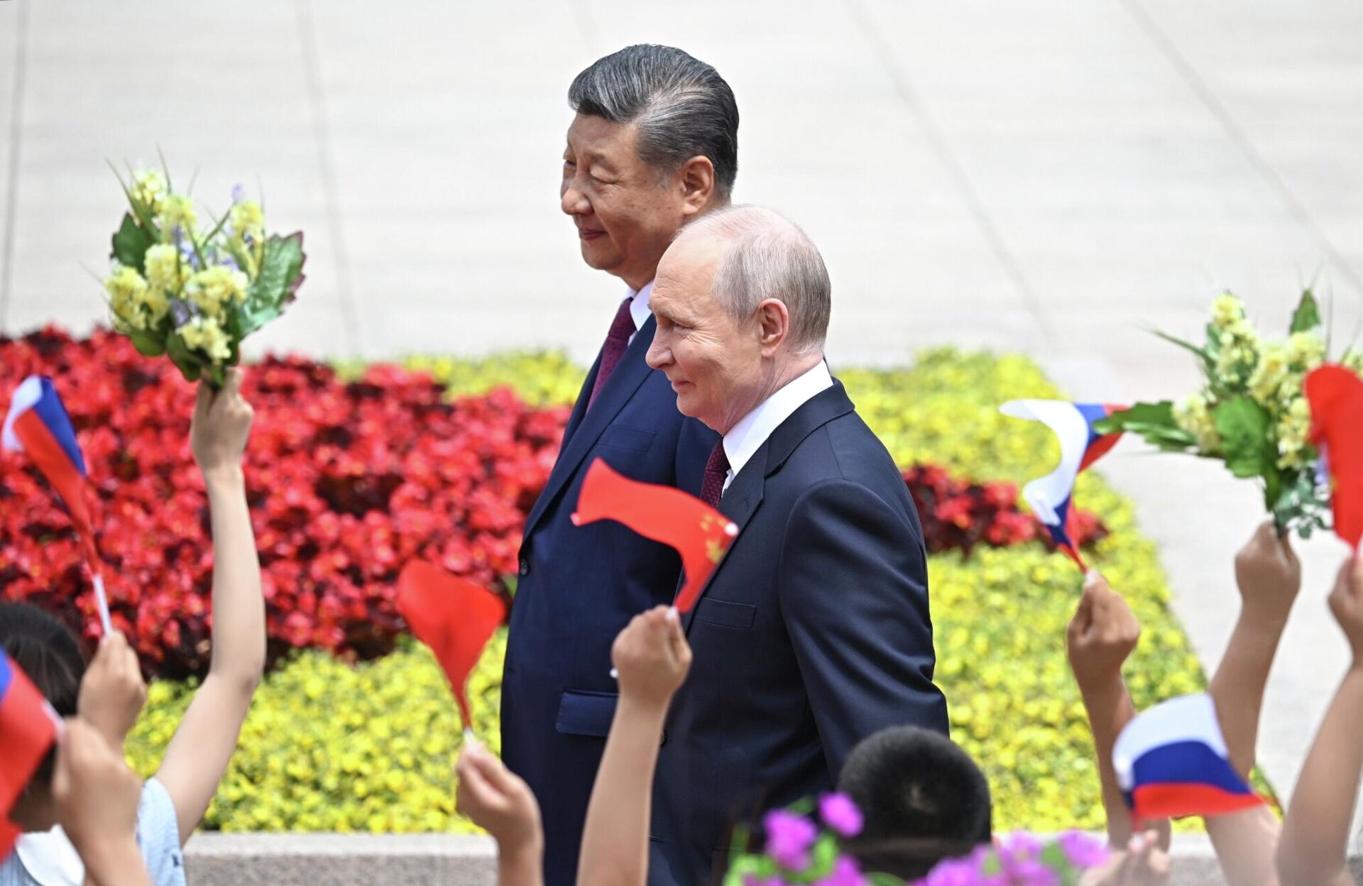Президент РФ Владимир Путин и председатель КНР Си Цзиньпин во время встречи в Пекине - Sputnik Казахстан, 1920, 20.05.2026