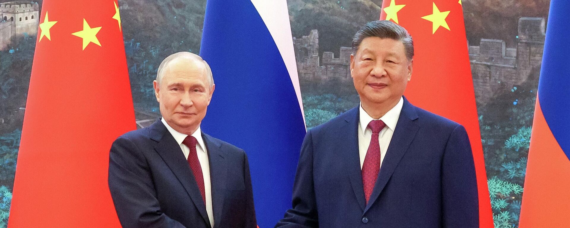  Президент РФ Владимир Путин и председатель КНР Си Цзиньпин в Пекине - Sputnik Казахстан, 1920, 20.05.2026