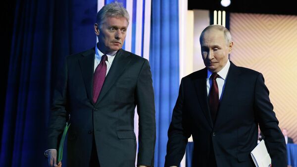 Дмитрий Песков и Владимир Путин - Sputnik Казахстан