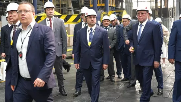 Казахстанская делегация посещает предприятия Челябинской области Казахстанская делегация посещает предприятия Челябинской области - Sputnik Казахстан