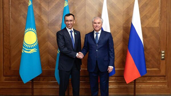 Председатель Государственной Думы Вячеслав Володин встретился с председателем Сената Парламента Республики Казахстан Мауленом Ашимбаевым - Sputnik Казахстан