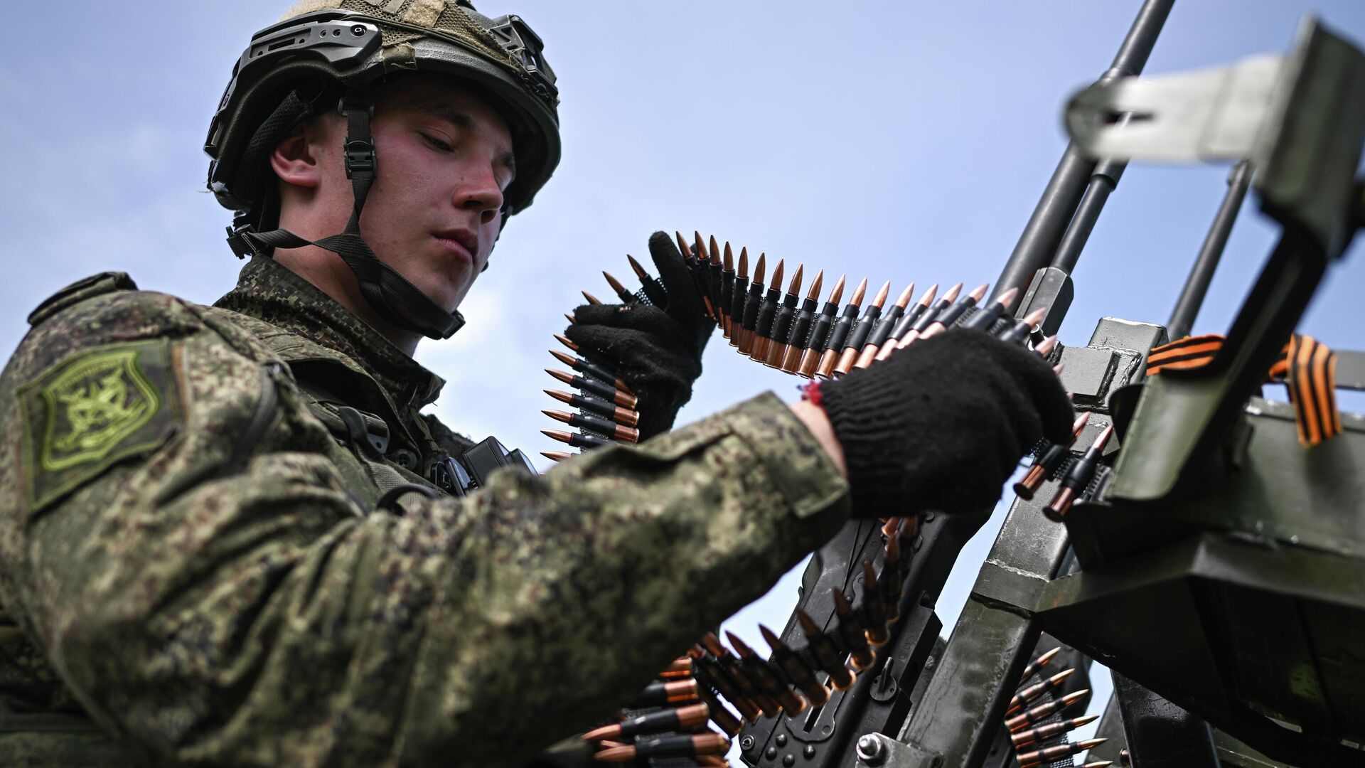 Боевая подготовка мобильных огневых групп группировки войск Запад в зоне СВО Боевая подготовка мобильных огневых групп группировки войск Запад в зоне СВО - Sputnik Казахстан, 1920, 22.05.2026