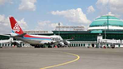 Самолет европейской компании Cargolux в аэропорту Астаны