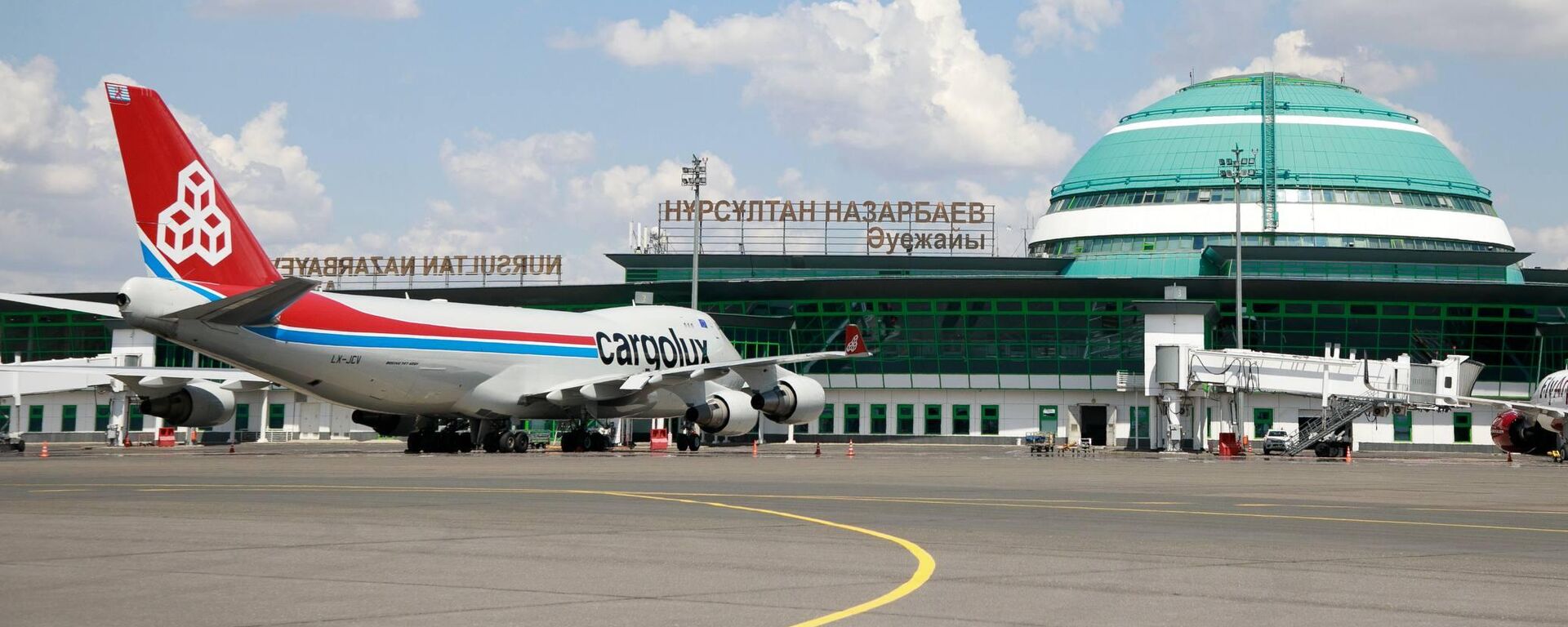 Самолет европейской компании Cargolux в аэропорту Астаны Самолет европейской компании Cargolux в аэропорту Астаны - Sputnik Казахстан, 1920, 16.08.2026