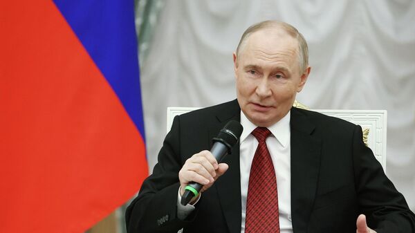 Президент Владимир Путин встретился с участниками программы Время Героев  - Sputnik Казахстан