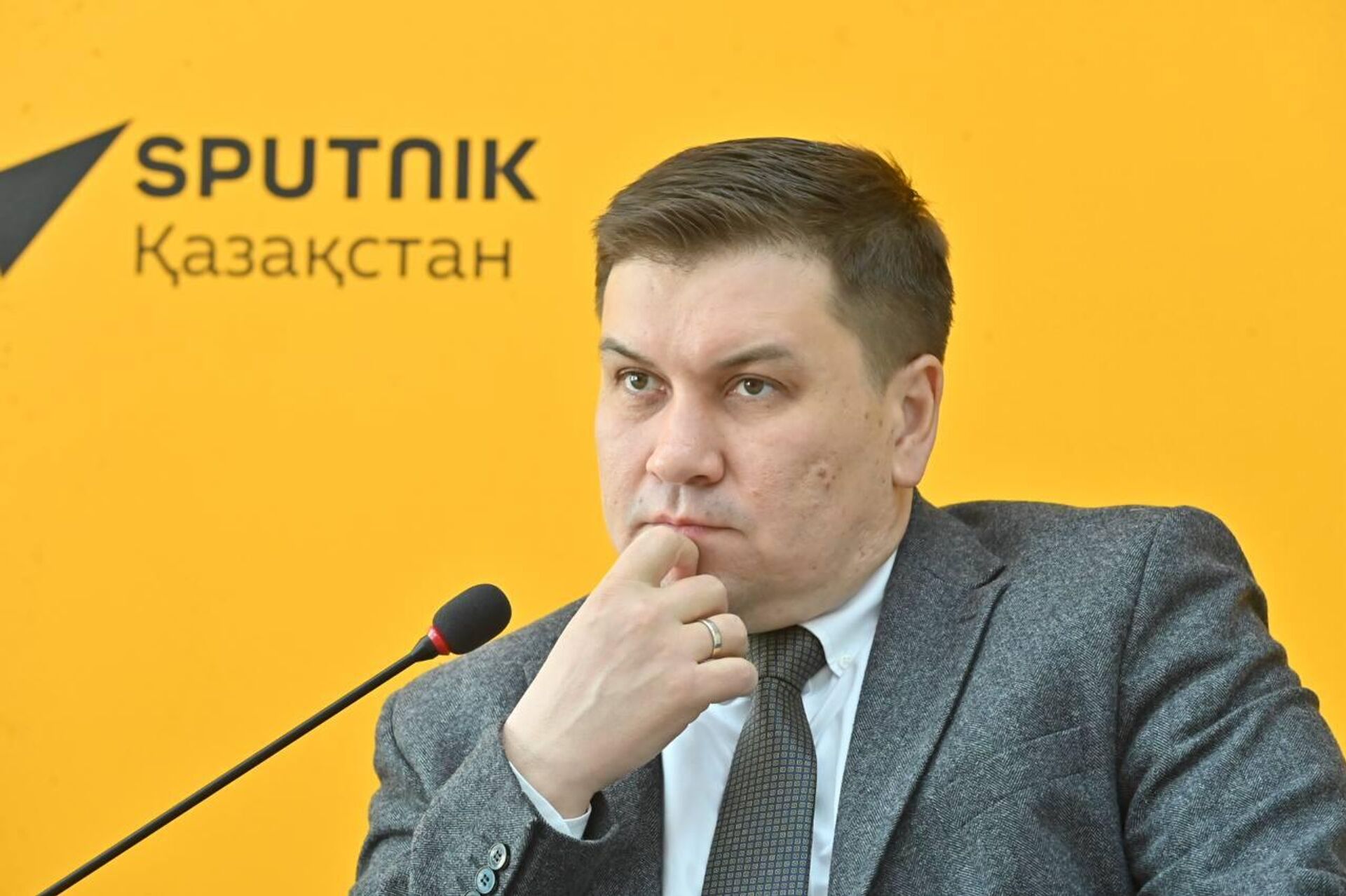 Алибек Тажибаев, директор центра аналитических исследований Евразийский мониторинг - Sputnik Қазақстан, 1920, 24.08.2026