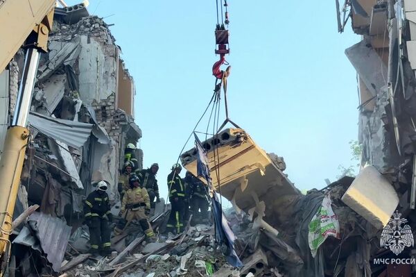 Последствия беспилотной атаки ВСУ в Старобельске (ЛНР) Последствия беспилотной атаки ВСУ в Старобельске (ЛНР) - Sputnik Казахстан