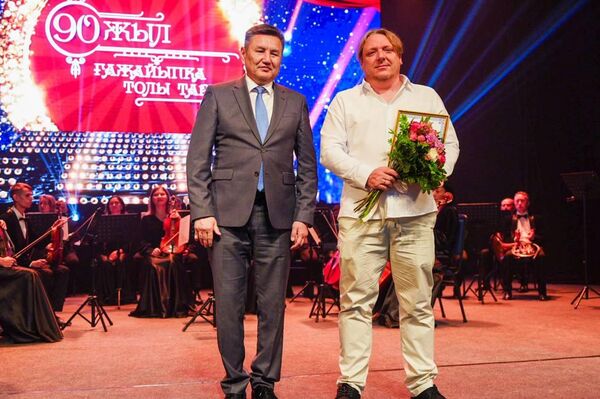 Русский театр при Восточно-Казахстанском областном театре драмы и оперетты отметил своё 90-летие - Sputnik Казахстан