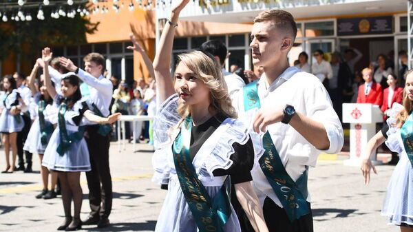 Последний звонок прогремел в школах Казахстана