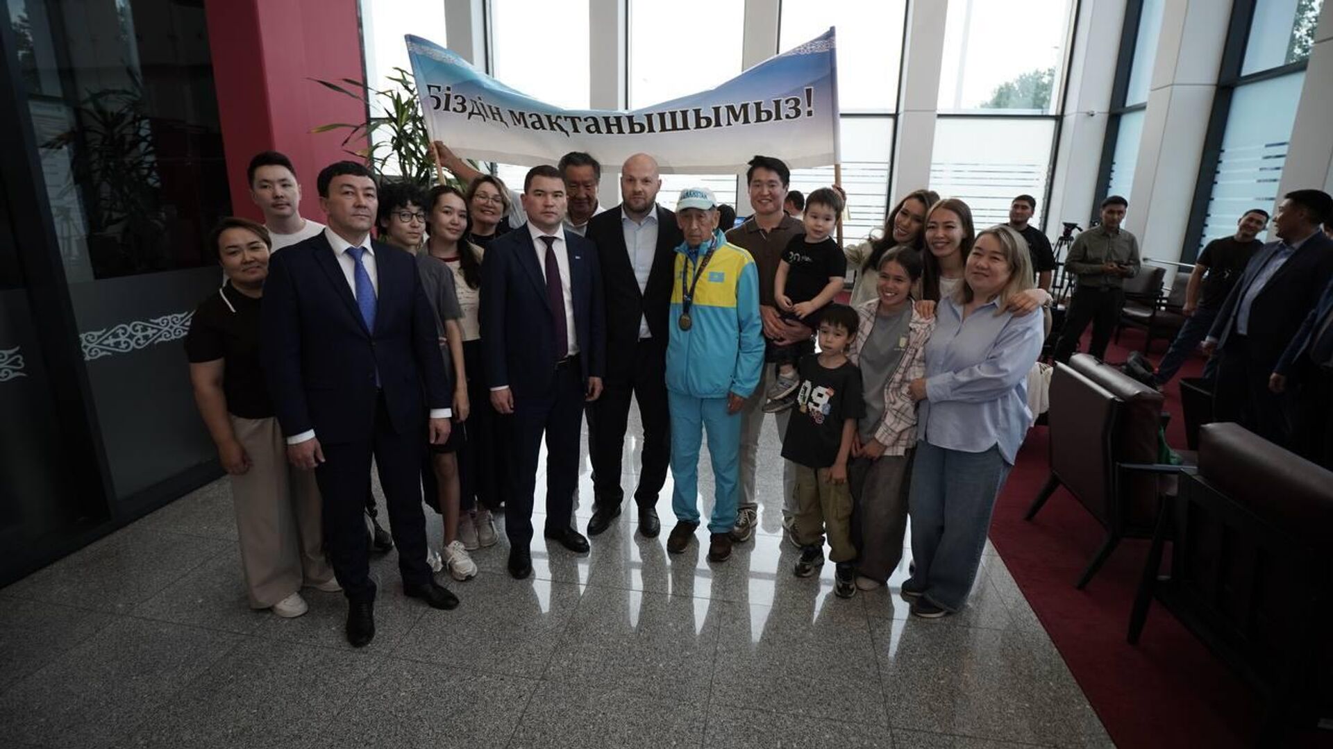 80 жастағы Салтанат Түйтебаев Оңтүстік Африка Республикасының Кейптаун қаласында өткен марафонға қатысты  - Sputnik Қазақстан, 1920, 28.05.2026