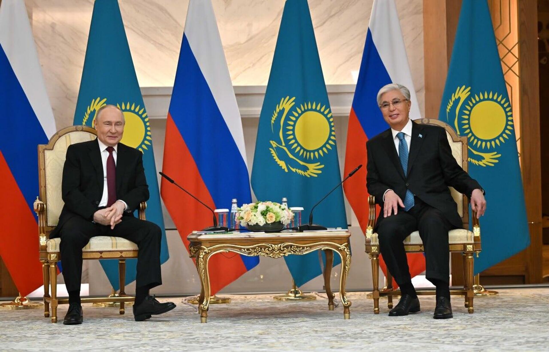 Владимир Путин и Касым-Жомарт Токаев проводят переговоры в Астане Владимир Путин и Касым-Жомарт Токаев проводят переговоры в Астане - Sputnik Казахстан, 1920, 28.05.2026