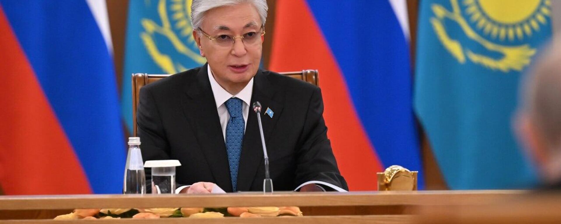 Қасым-Жомарт Тоқаев пен Владимир Путин келіссөздерді ресми делегация мүшелерінің қатысуымен кеңейтілген құрамда жалғастырды - Sputnik Қазақстан, 1920, 28.05.2026