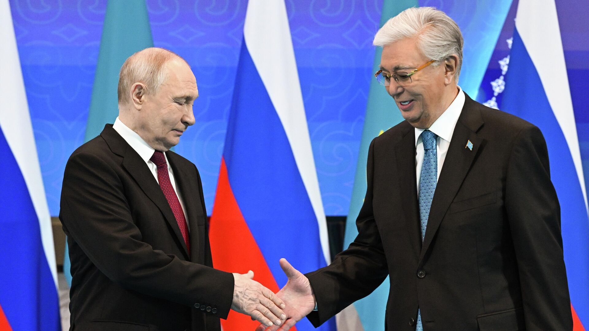 Владимир Путин и Касым-Жомарт Токаев в Астане Владимир Путин и Касым-Жомарт Токаев в Астане - Sputnik Қазақстан, 1920, 28.05.2026