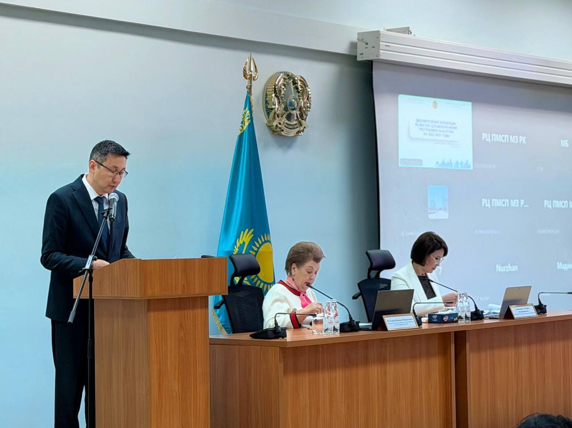 Первый вице-министр здравоохранения РК Тимур Султангазиев выступил на заседании коллегии - Sputnik Казахстан, 1920, 30.05.2026