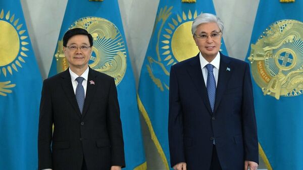 Президент Гонконг арнаулы әкімшілік ауданы әкімшілігінің басшысы Джон Лимен кездесу өткізді - Sputnik Қазақстан
