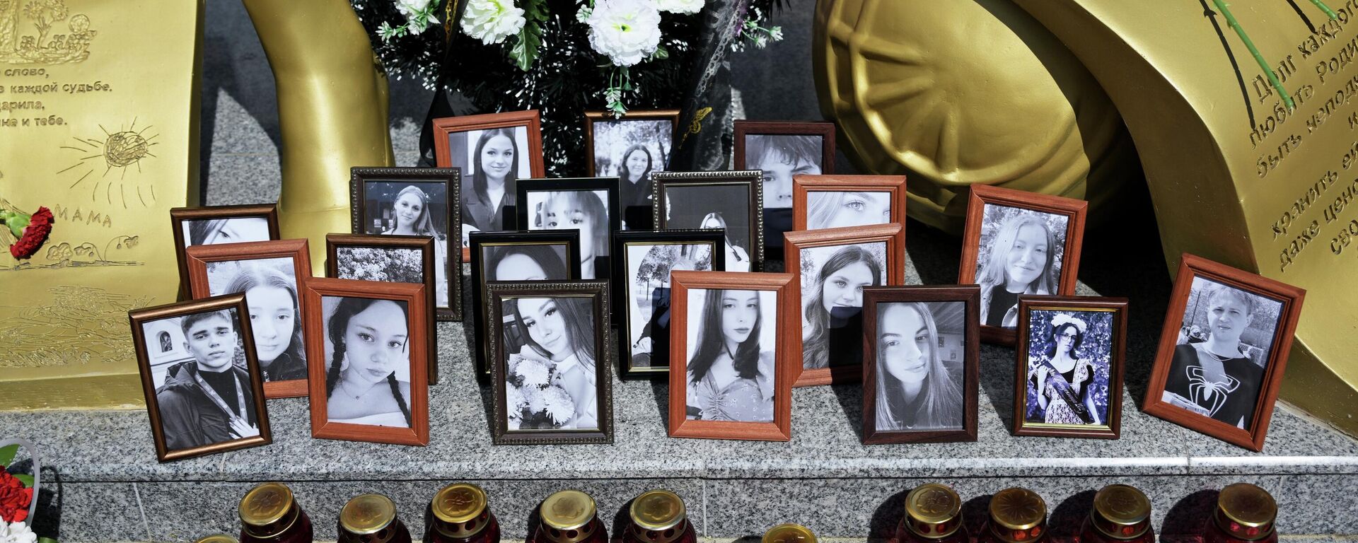 Стихийный мемориал в Луганске в память о жертвах атаки ВСУ на Старобельск - Sputnik Казахстан, 1920, 04.06.2026