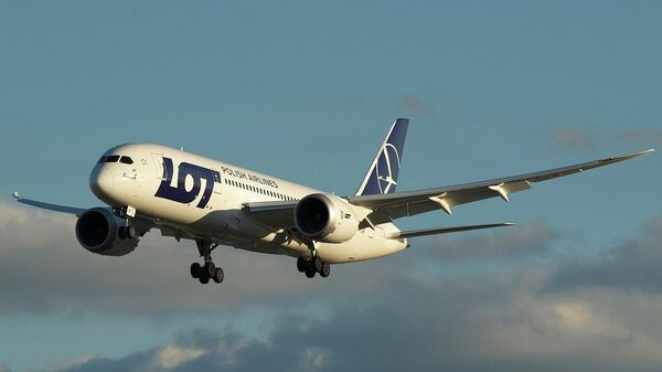 Самолет LOT Polish Airlines - Sputnik Казахстан