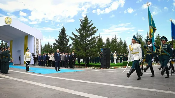 Президент Мемлекеттік ту көтеру рәсіміне қатысты - Sputnik Қазақстан