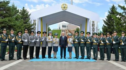 Касым-Жомарт Токаев вручил лейтенантские погоны лучшим выпускникам военных вузов Казахстана