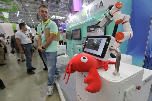 На выставке Computex Taipei, одной из крупнейших в мире выставок компьютерной техники и технологий, в Тайбэе, Тайвань. - Sputnik Казахстан