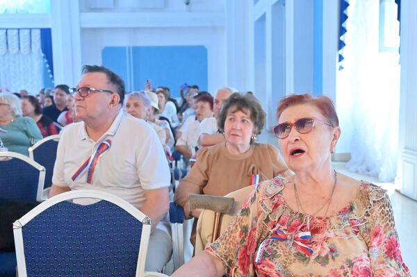 Зрители не только поддерживали артистов, но и активно подпевали. Зрители не только поддерживали артистов, но и активно подпевали. - Sputnik Казахстан