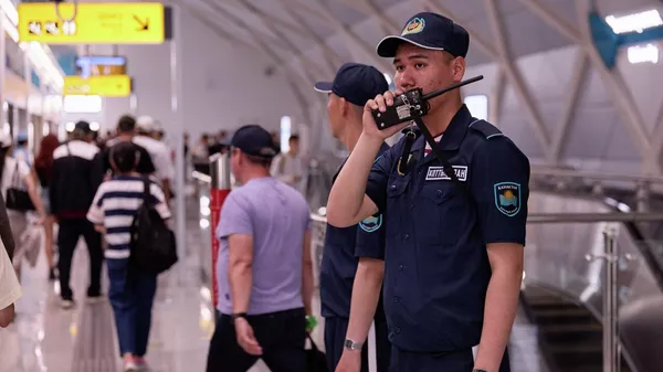 Гвардейцы патрулируют станции LRT - Sputnik Казахстан