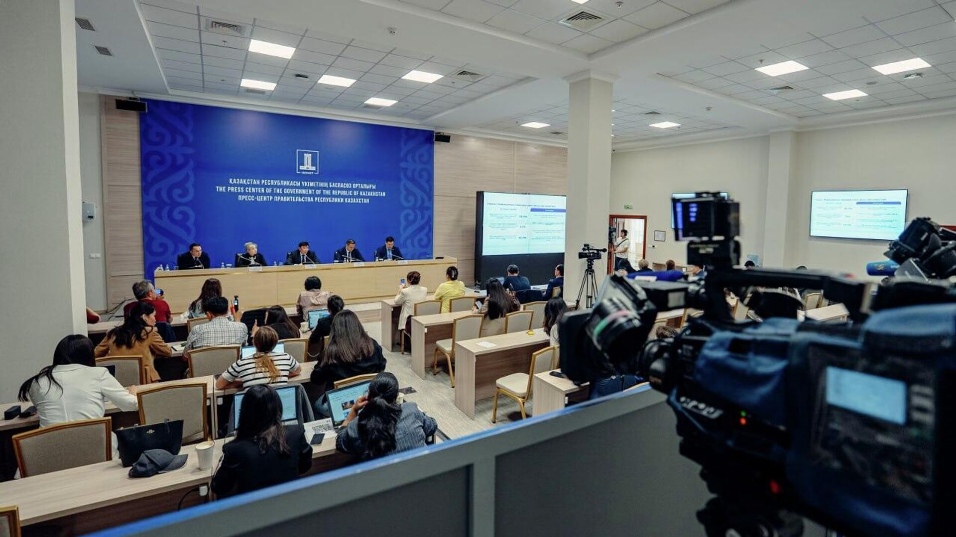 Пресс-конференция по Комплексному плану повышения доходов населения до 2029 в Казахстане Пресс-конференция по Комплексному плану повышения доходов населения до 2029 в Казахстане - Sputnik Казахстан, 1920, 11.06.2026