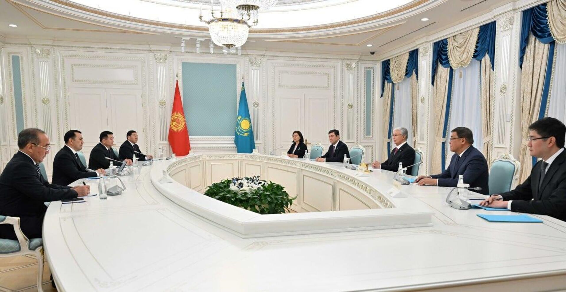 Президент Казахстана Касым-Жомарт Токаев принял председателя Жогорку Кенеша Кыргызской Республики Марлена Маматалиева Президент Казахстана Касым-Жомарт Токаев принял председателя Жогорку Кенеша Кыргызской Республики Марлена Маматалиева - Sputnik Казахстан, 1920, 12.06.2026