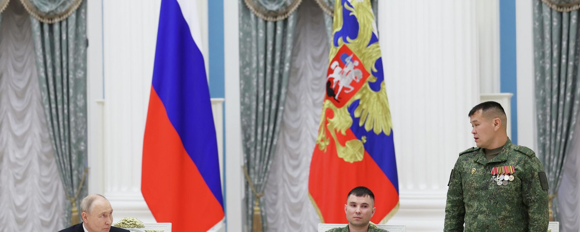 Встреча президента РФ Владимира Путина с участниками СВО Встреча президента РФ Владимира Путина с участниками СВО - Sputnik Казахстан, 1920, 12.06.2026